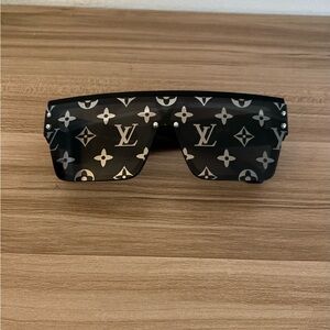 LV Louis Vuitton Black Monogram Sunglasses